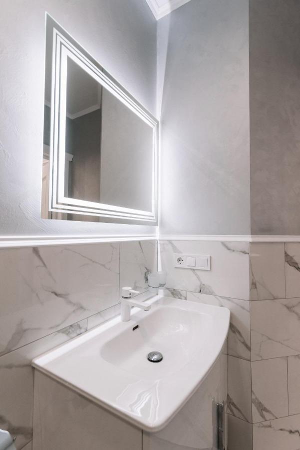 Royal Tower Vip Smart Apartments 1 Kiev Ngoại thất bức ảnh