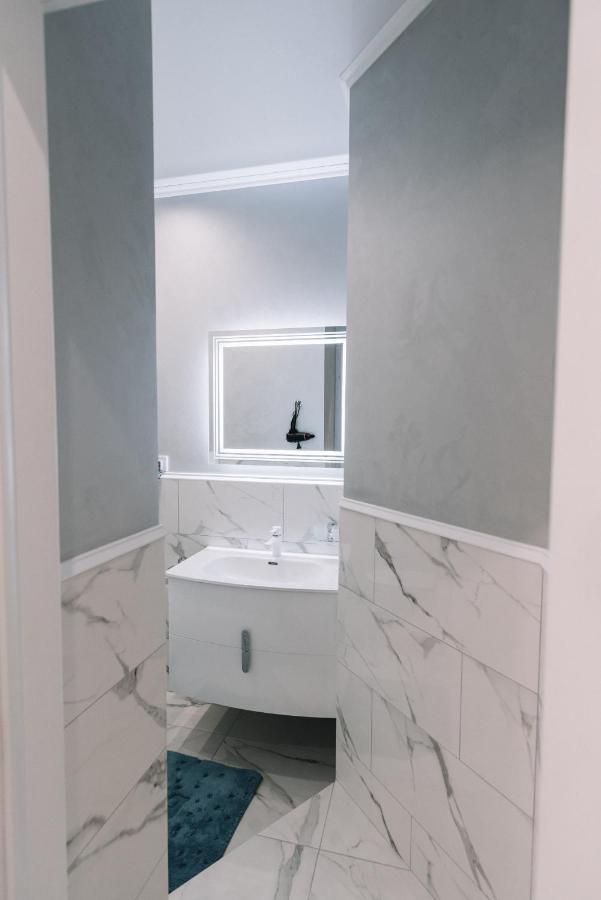 Royal Tower Vip Smart Apartments 1 Kiev Ngoại thất bức ảnh